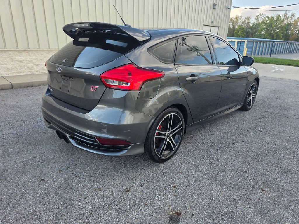 2016 Ford Focus Image 3
