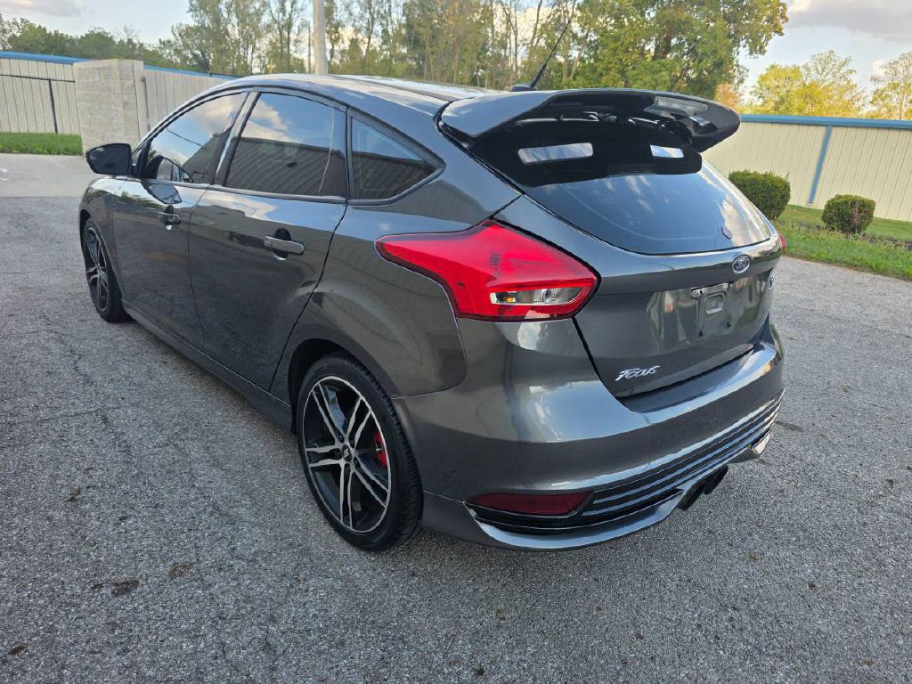 2016 Ford Focus Image 10