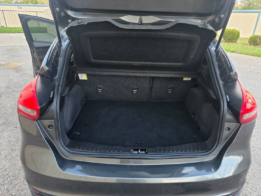 2016 Ford Focus Image 11