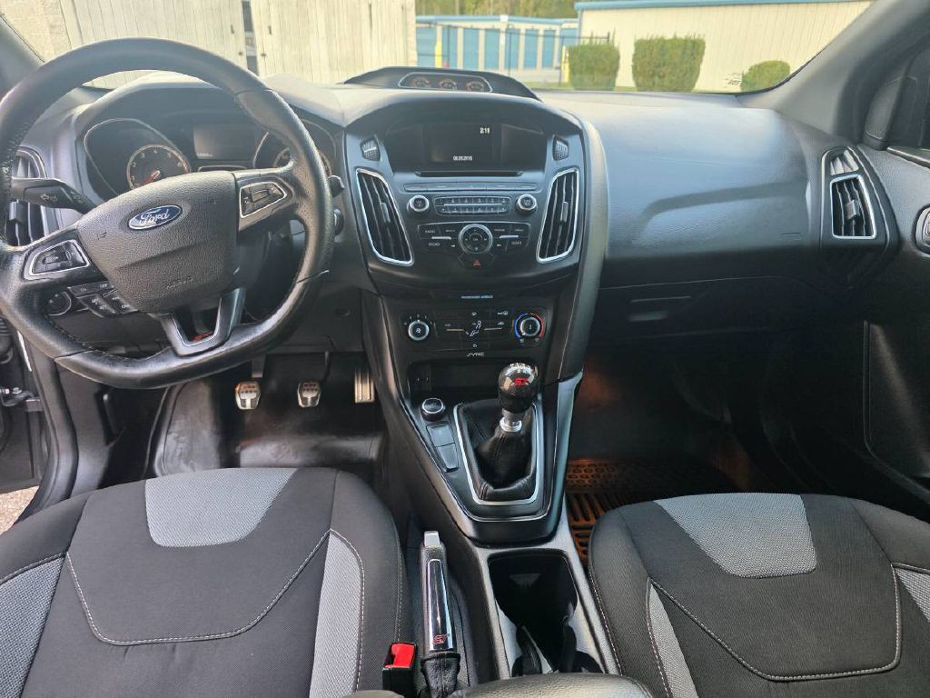 2016 Ford Focus Image 12