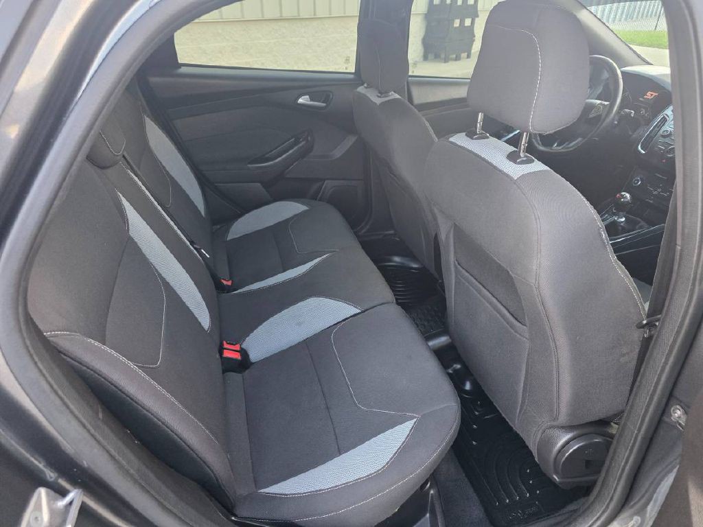 2016 Ford Focus Image 15