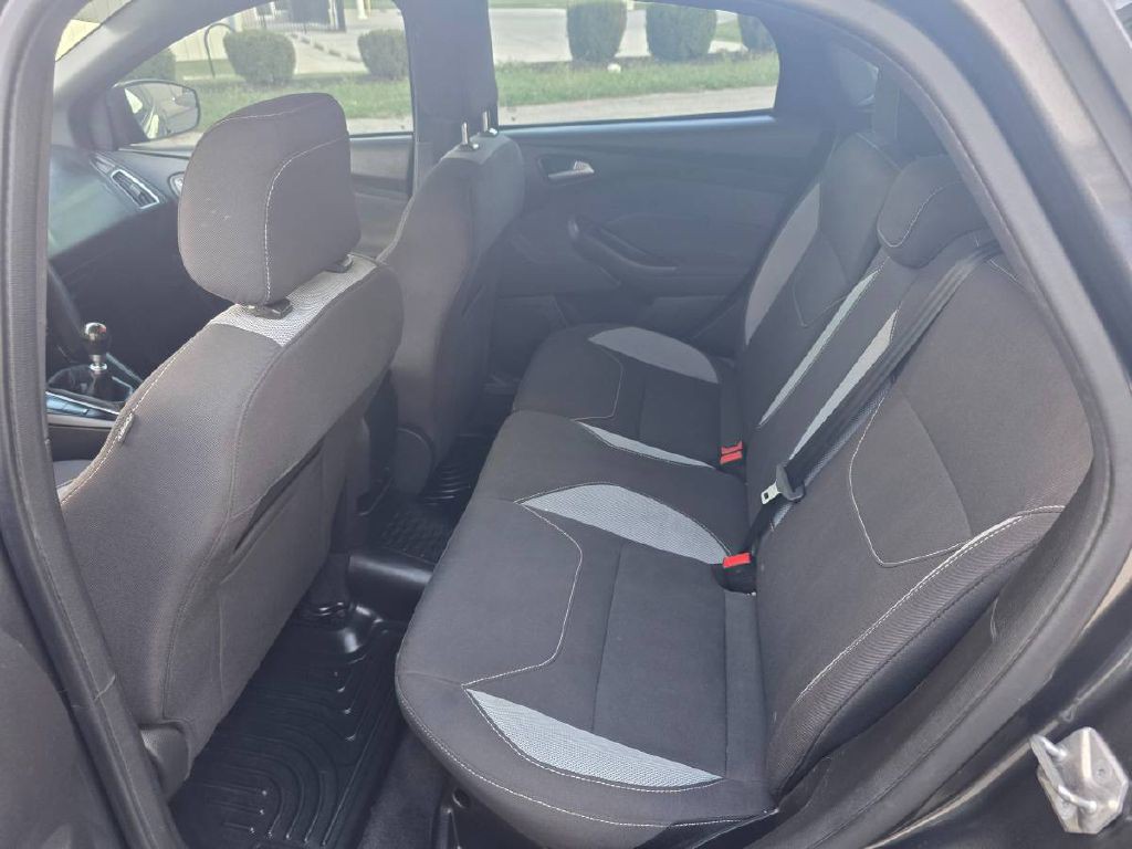 2016 Ford Focus Image 19