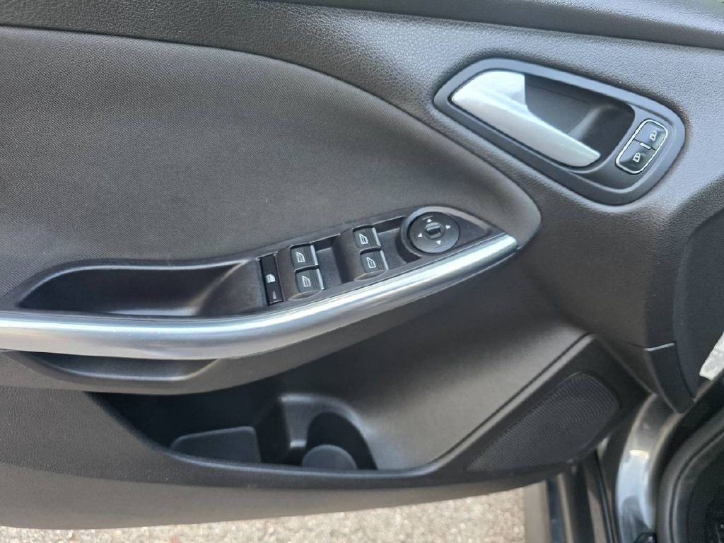 2016 Ford Focus Image 20