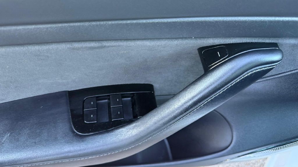 2020 Tesla Model 3 Image 11