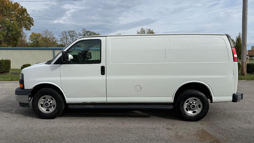 2017 GMC Savana Image 2