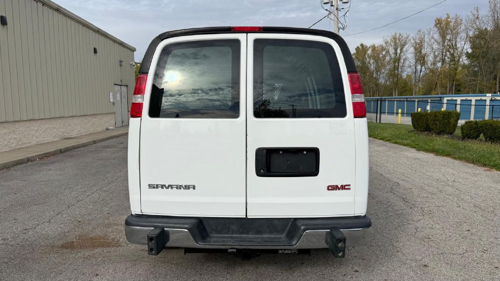 2017 GMC Savana Image 4