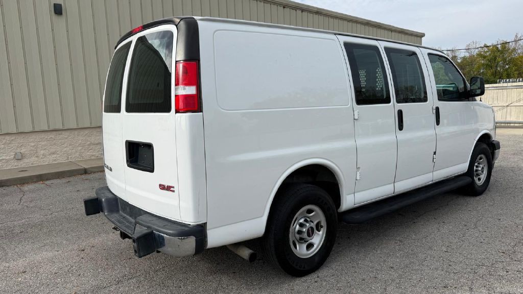 2017 GMC Savana Image 5