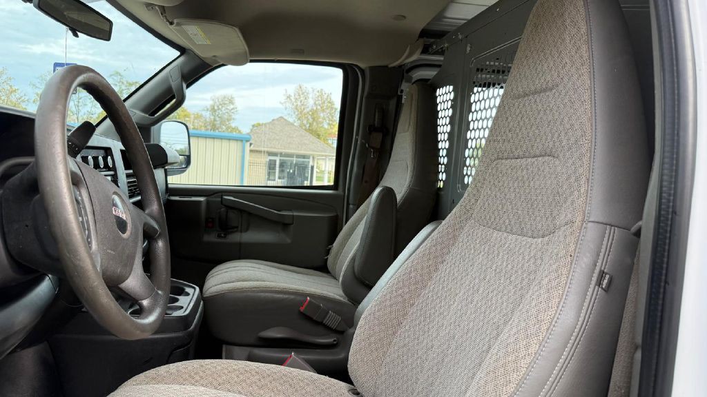 2017 GMC Savana Image 10