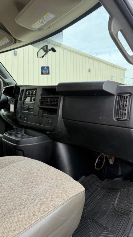 2017 GMC Savana Image 15