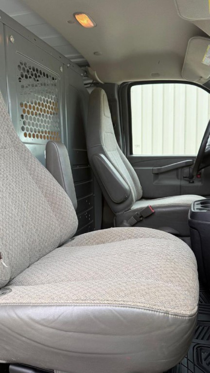 2017 GMC Savana Image 16