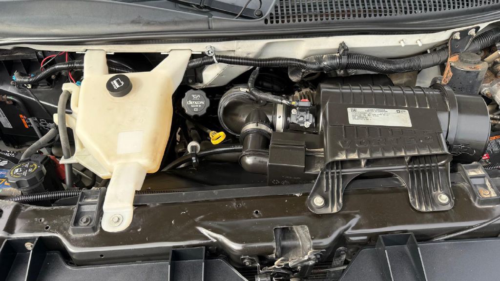 2017 GMC Savana Image 17