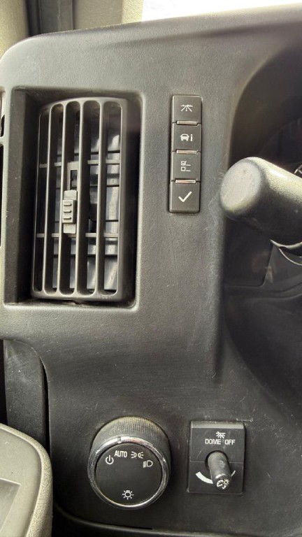 2017 GMC Savana Image 18