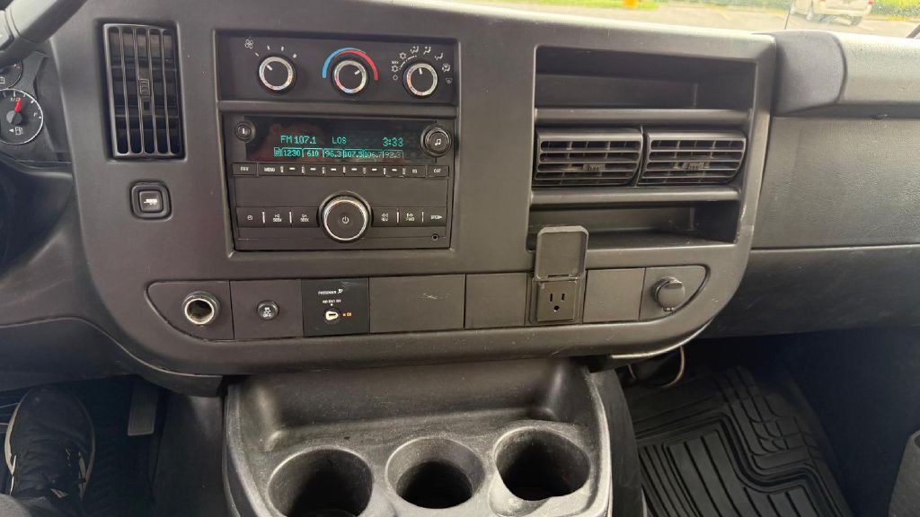 2017 GMC Savana Image 19