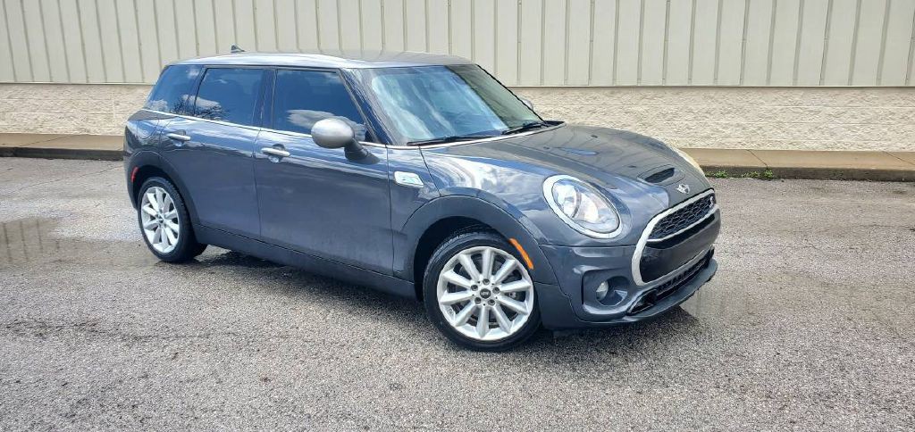 2017 MINI Cooper Image 1