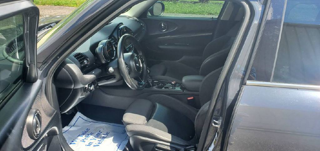 2017 MINI Cooper Image 9