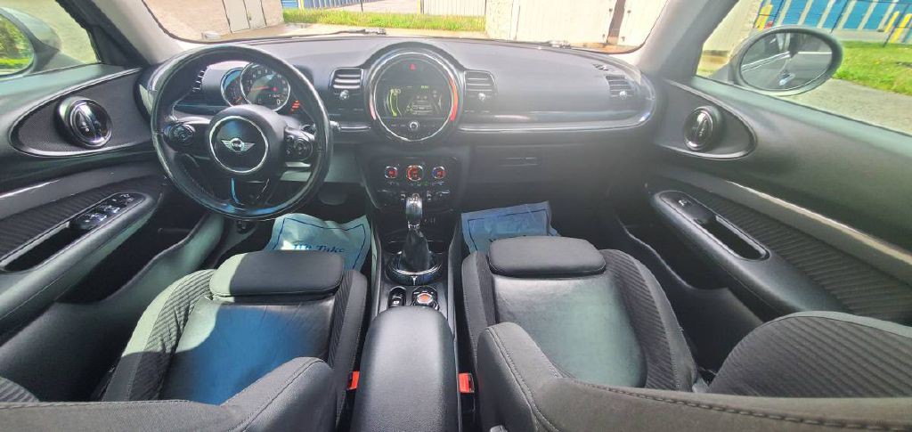 2017 MINI Cooper Image 10