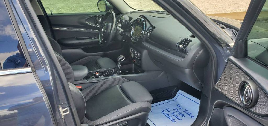 2017 MINI Cooper Image 12