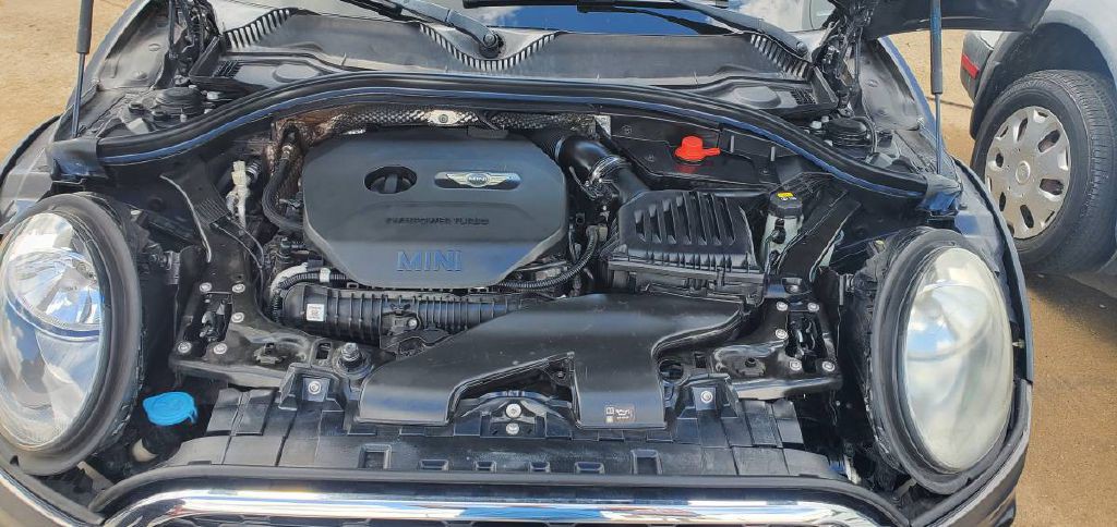 2017 MINI Cooper Image 16