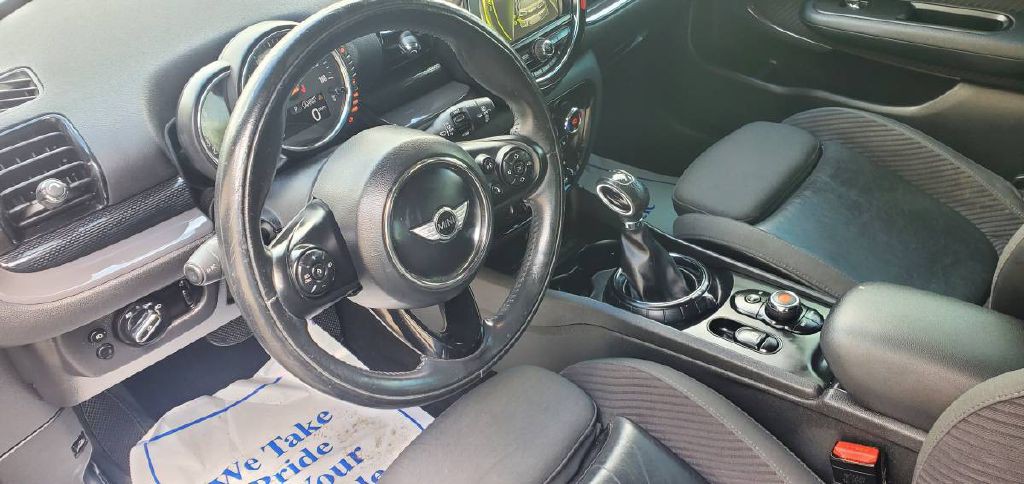 2017 MINI Cooper Image 18