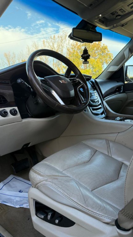 2016 Cadillac Escalade Image 8