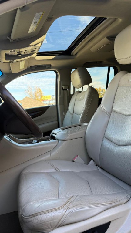 2016 Cadillac Escalade Image 9