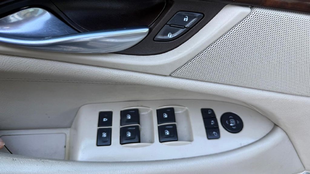 2016 Cadillac Escalade Image 10