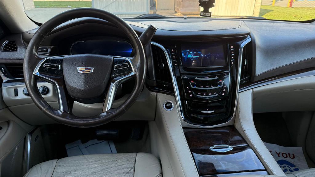 2016 Cadillac Escalade Image 11