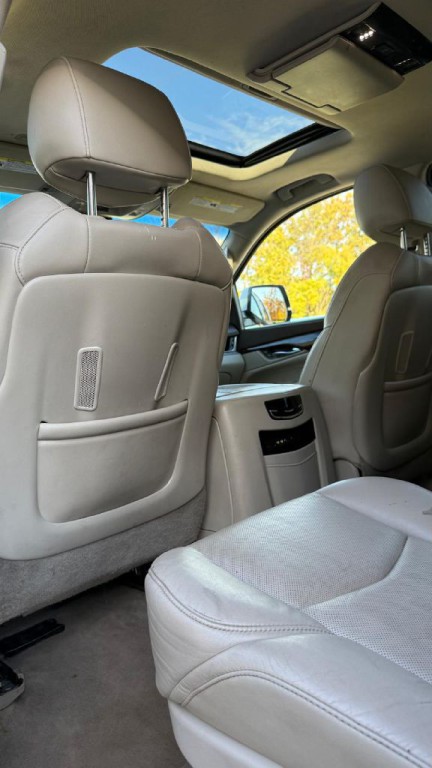 2016 Cadillac Escalade Image 12