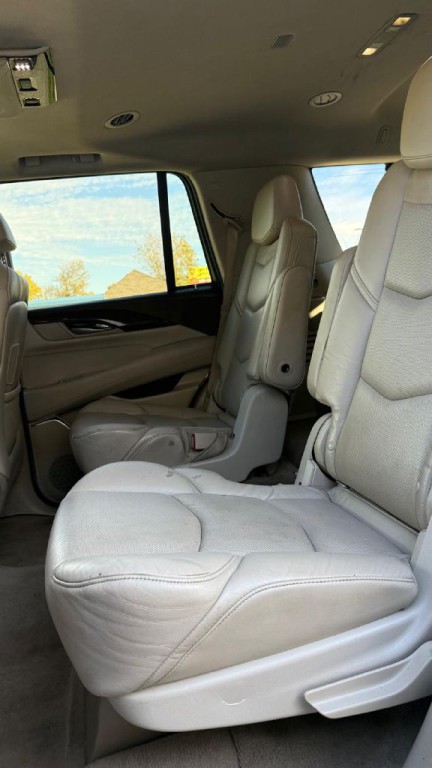 2016 Cadillac Escalade Image 13