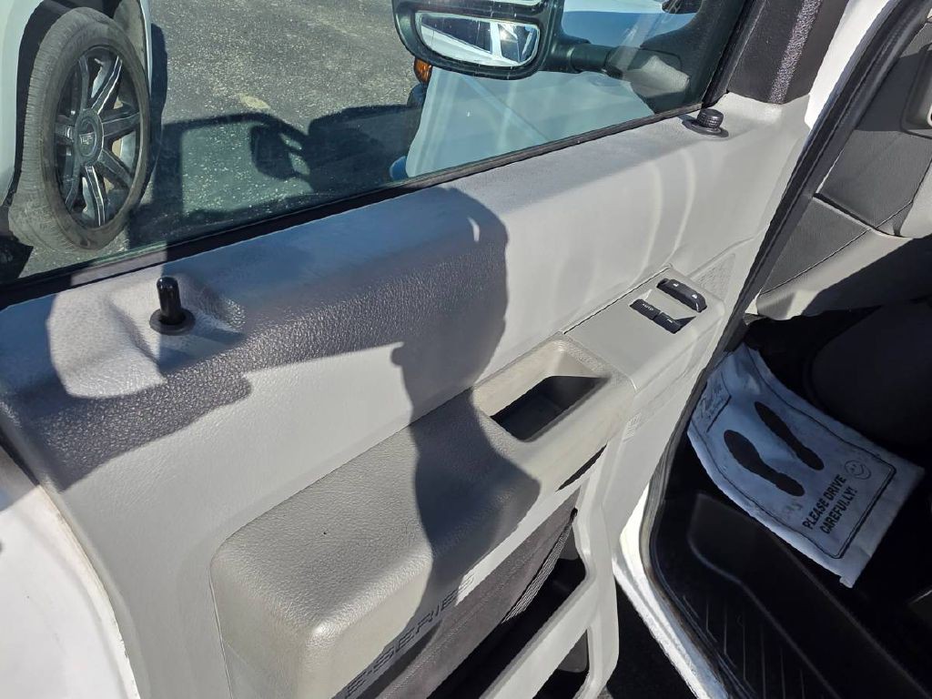 2011 Ford Econoline Image 13