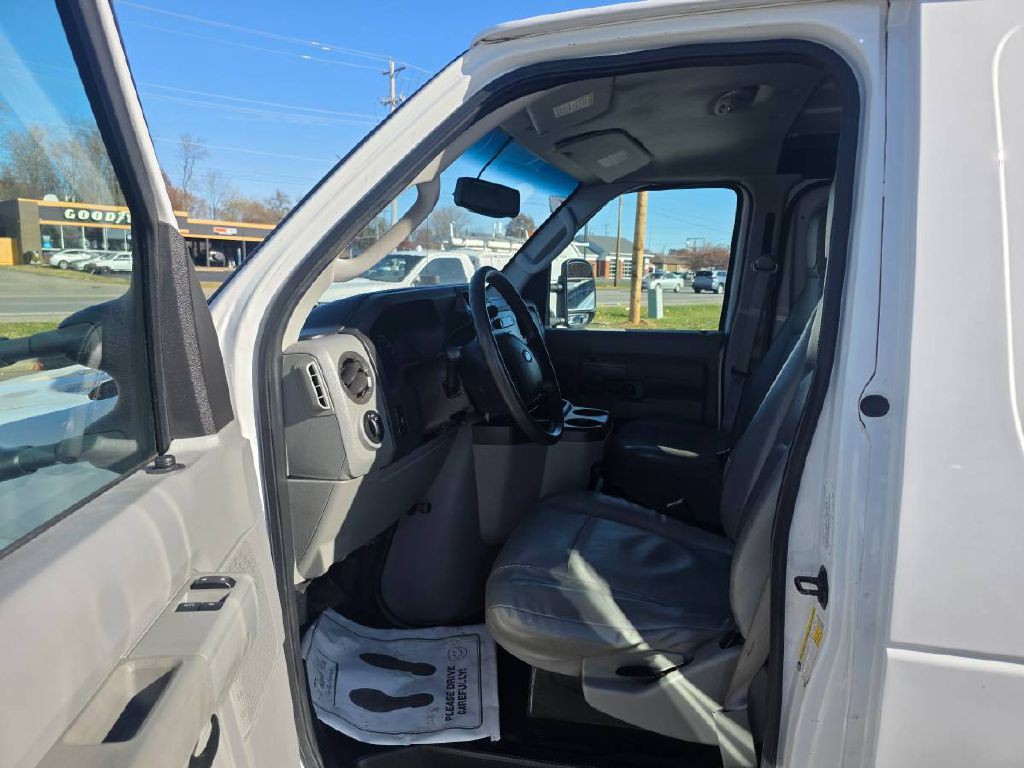 2011 Ford Econoline Image 16