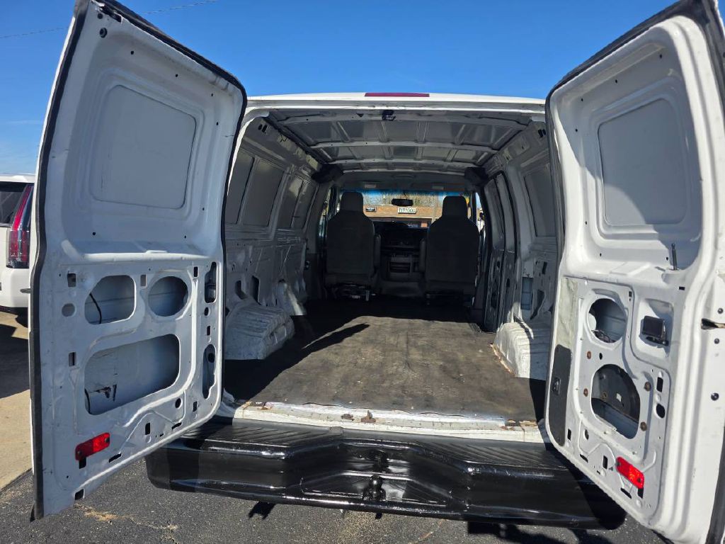 2011 Ford Econoline Image 17
