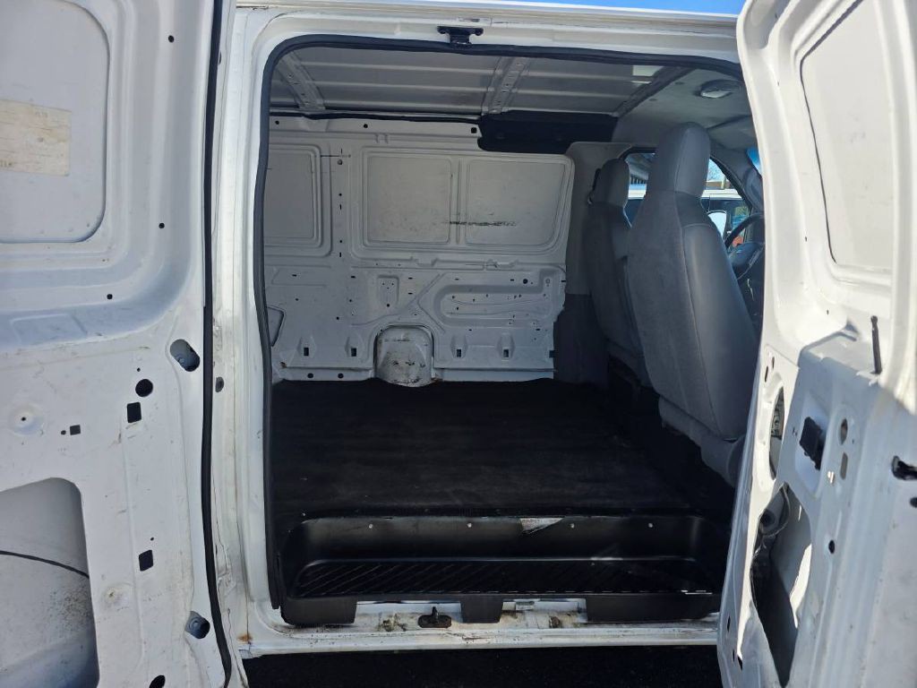 2011 Ford Econoline Image 18