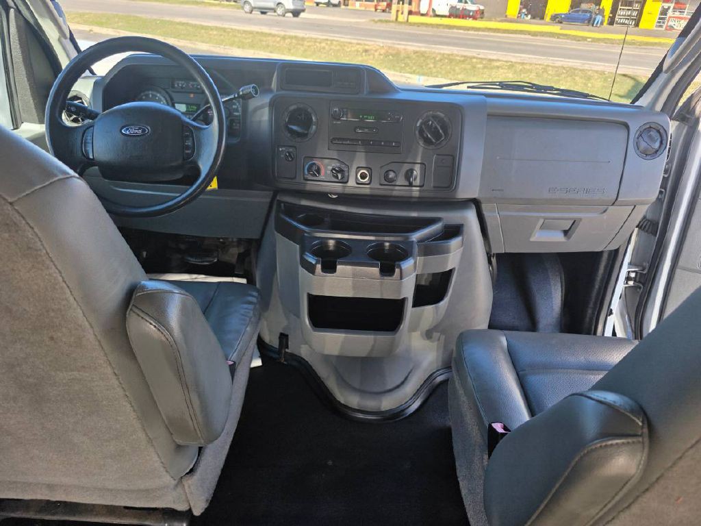 2011 Ford Econoline Image 19