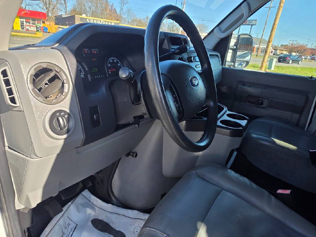 2011 Ford Econoline Image 20