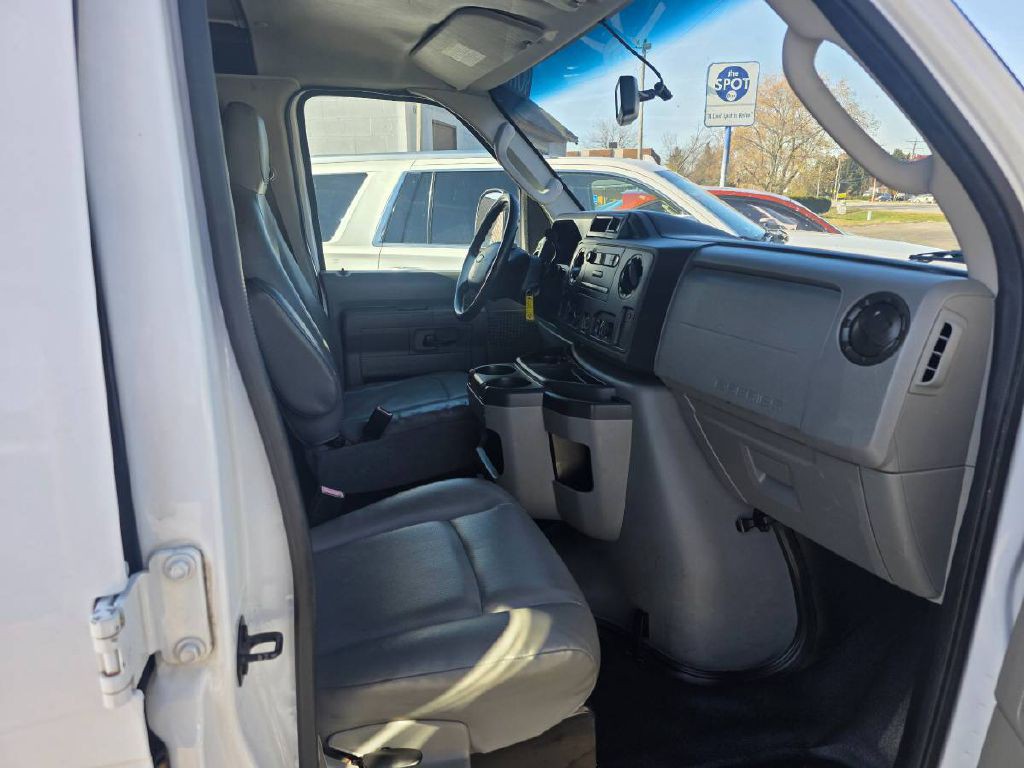 2011 Ford Econoline Image 21
