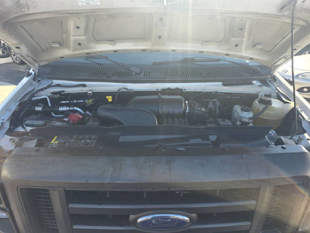 2011 Ford Econoline Image 22