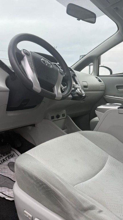2012 Toyota Prius Image 9