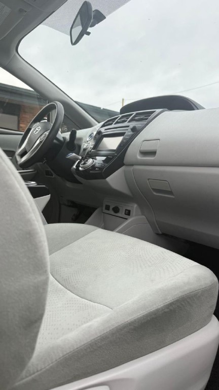 2012 Toyota Prius Image 15