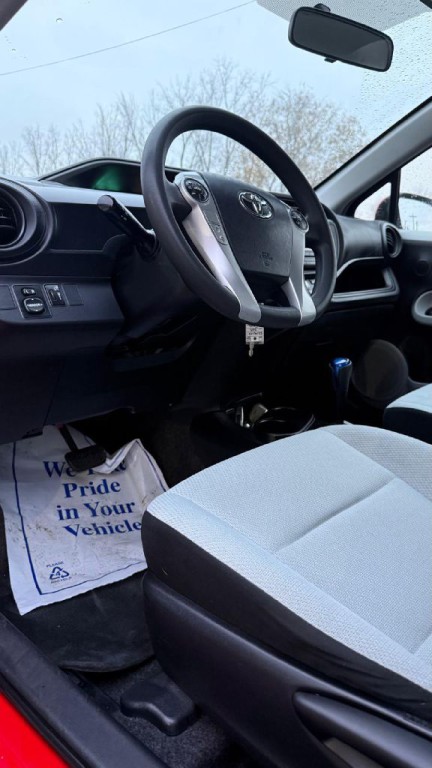 2013 Toyota Prius Image 9