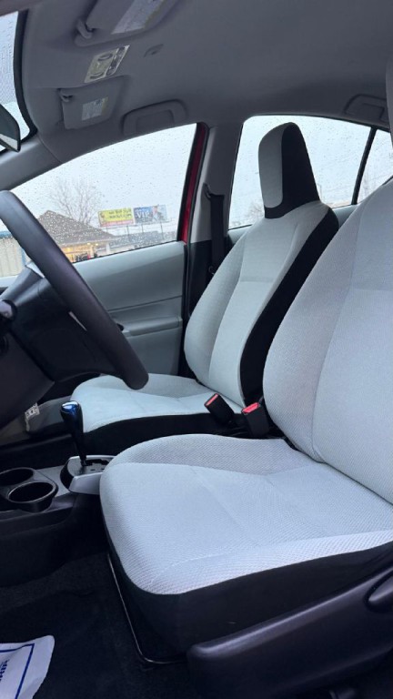 2013 Toyota Prius Image 10