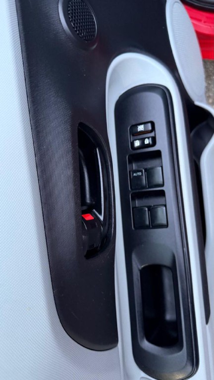 2013 Toyota Prius Image 11