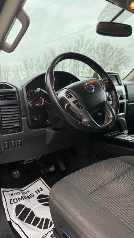 2015 Nissan Titan Image 9