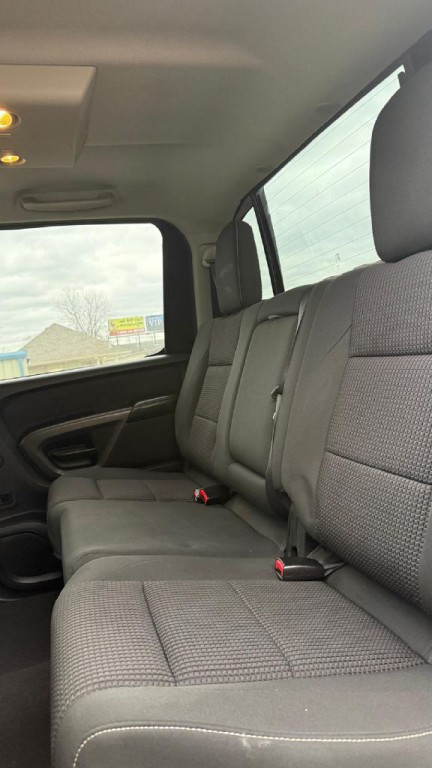 2015 Nissan Titan Image 14