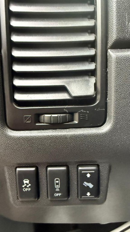 2015 Nissan Titan Image 20