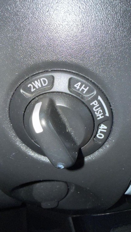 2015 Nissan Titan Image 22