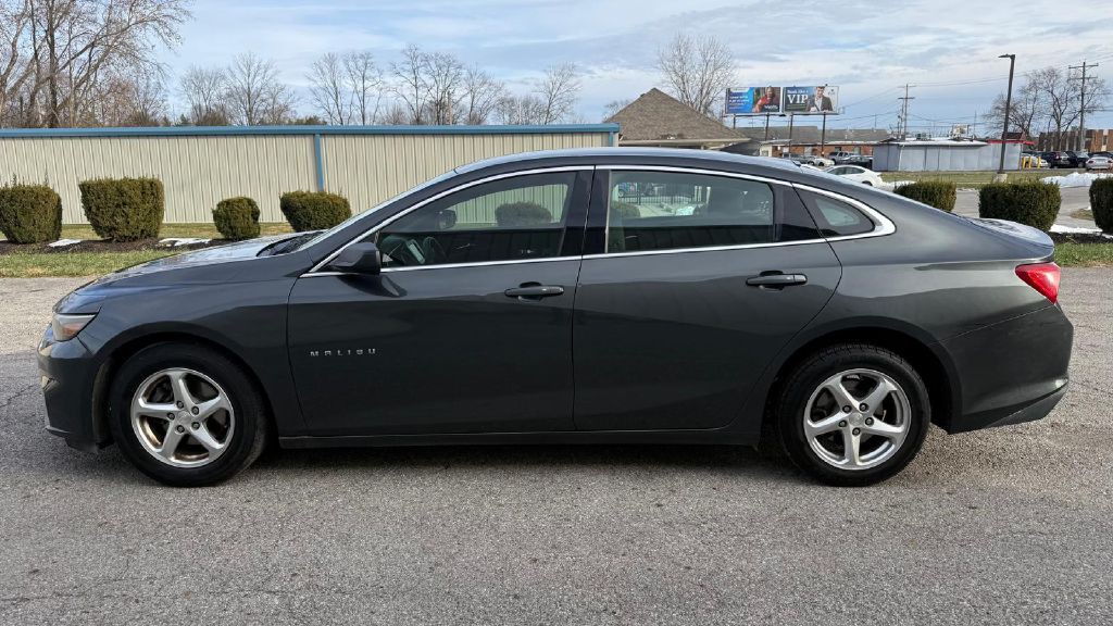 2017 Chevrolet Malibu Image 2