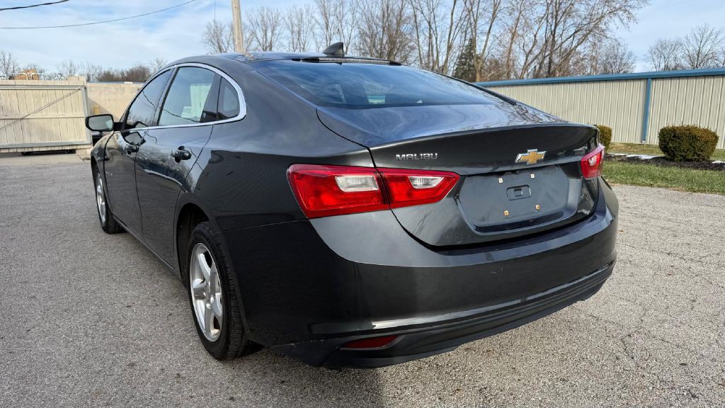 2017 Chevrolet Malibu Image 3