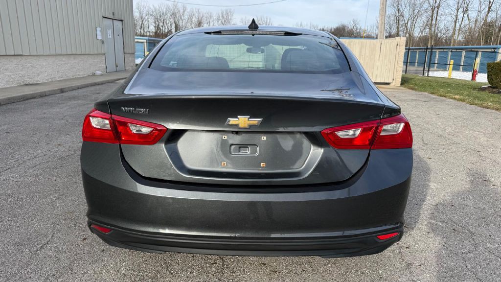 2017 Chevrolet Malibu Image 4