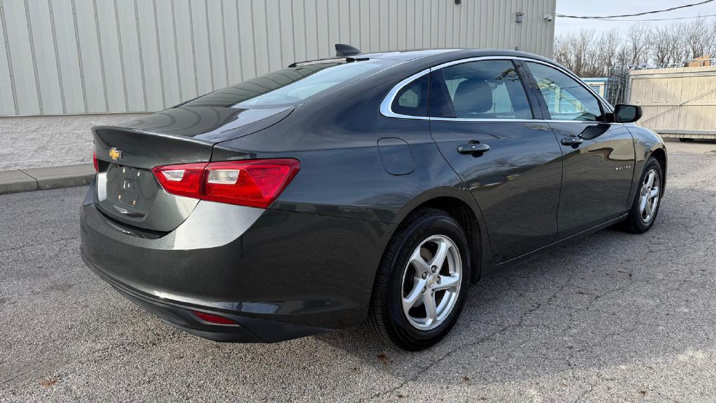 2017 Chevrolet Malibu Image 5